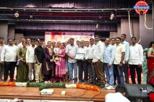सन्मान केलेल्या कार्याचा ! सन्मान पत्रकारितेचा !!

मीडिया वार्ता न्यूज चे पत्रकार श्री. दिनेश सुतार यांना काँग्रेस प्रदेशाध्यक्ष हर्षवर्धन सपकाळ यांच्या हस्ते पुरस्कार