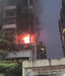 पनवेल आणि नवी मुंबई महापालिका क्षेत्रात आगीच तांडव...

कामोठे मध्ये २ मृत्यूमुखी तर वाशी येथे ४ जण गंभीर जखमी.