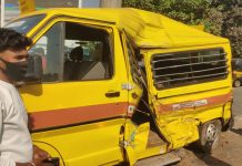 पनवेलमध्ये डंपरची स्कूल व्हॅनला जोरदारधडक; वाहतूक पोलिसांच्या समयसूचकतेमुळे १२चिमुकल्यांचे वाचले प्राण