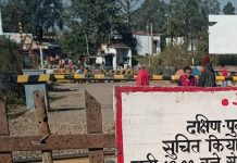 बाबुपेठ येथील दोन्ही रेल्वे गेट रेल्वे प्रशासनाने बंद केल्या मुळे हजारो लोकांना नाहक त्रास