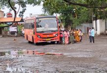 एसटीच्या हलगर्जीपणाचा फटका; ‘तीर्थस्थान’ योजनेतील महिला भाविक ३ तास ताटकळल्या!